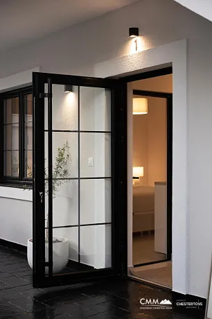 Tivat'ta Butik Dairelere Sahip Büyüleyici Villa